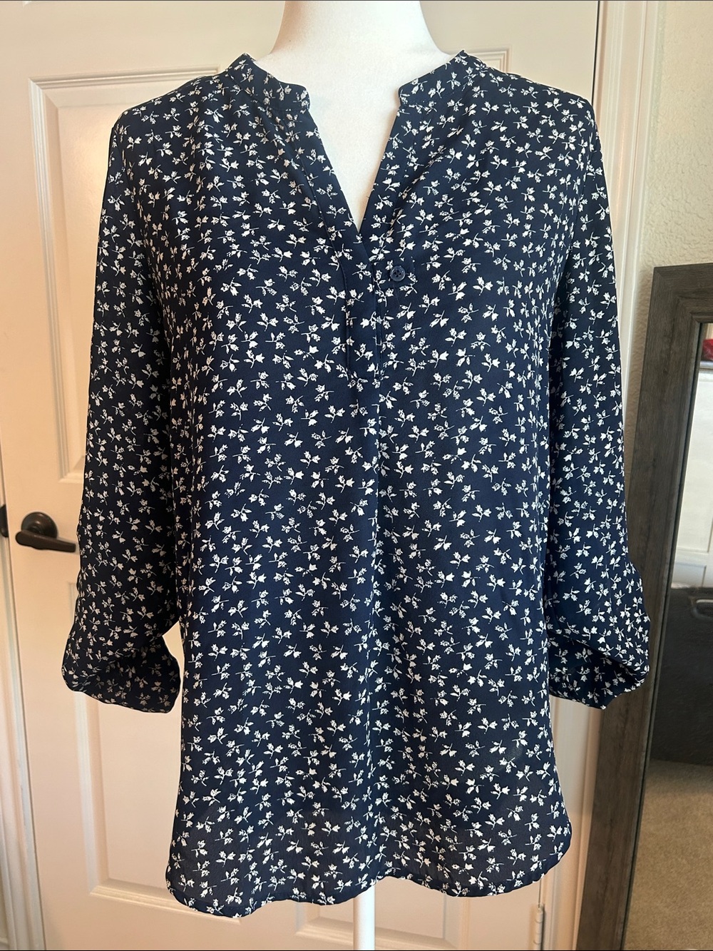 Premise Studio Navy Blue w/ White Flowers Split-Neck Tunic, Small